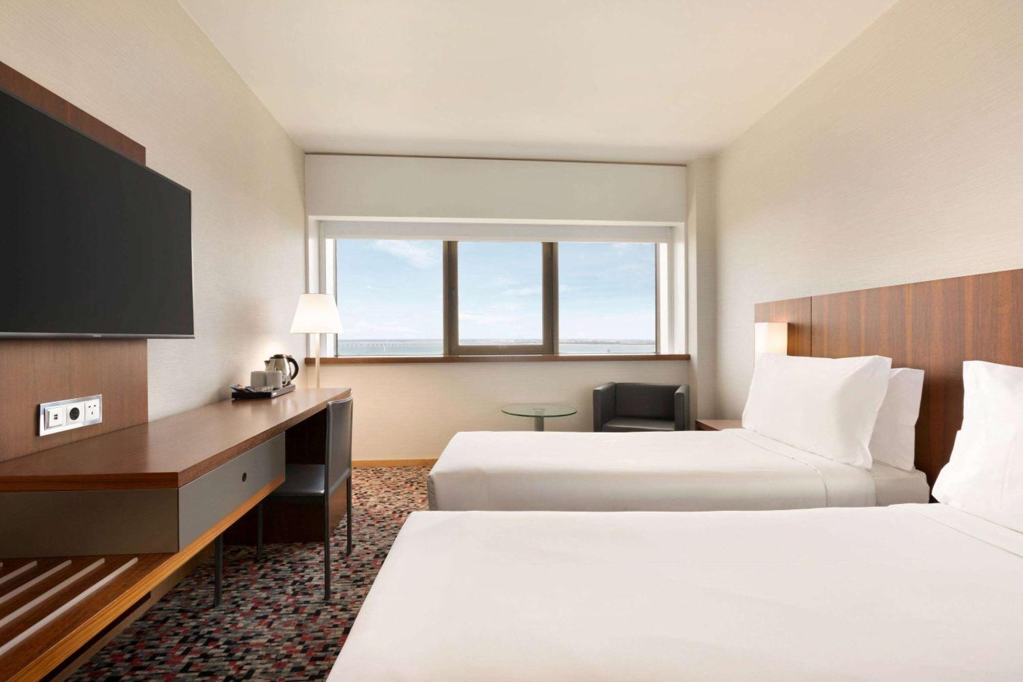 2 Twin Beds Superior Room River View Non-Smoking